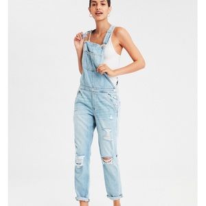 American Eagle Tomgirl Overalls, Destroyed Light
